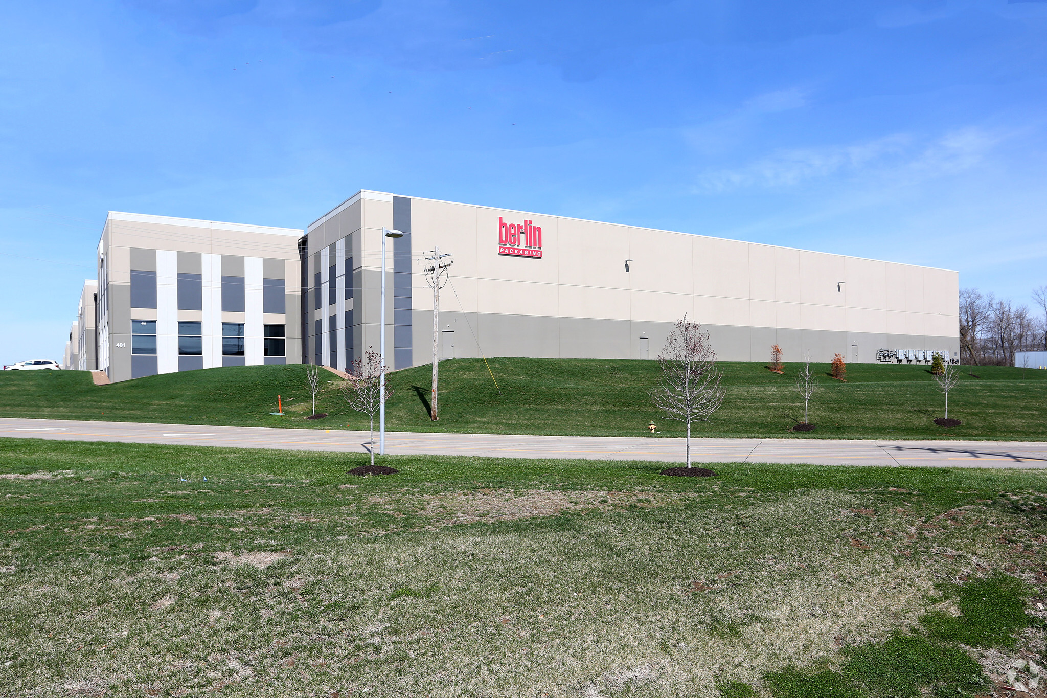 401 Hazelwood Logistics Center Dr, Hazelwood, MO for sale Building Photo- Image 1 of 1