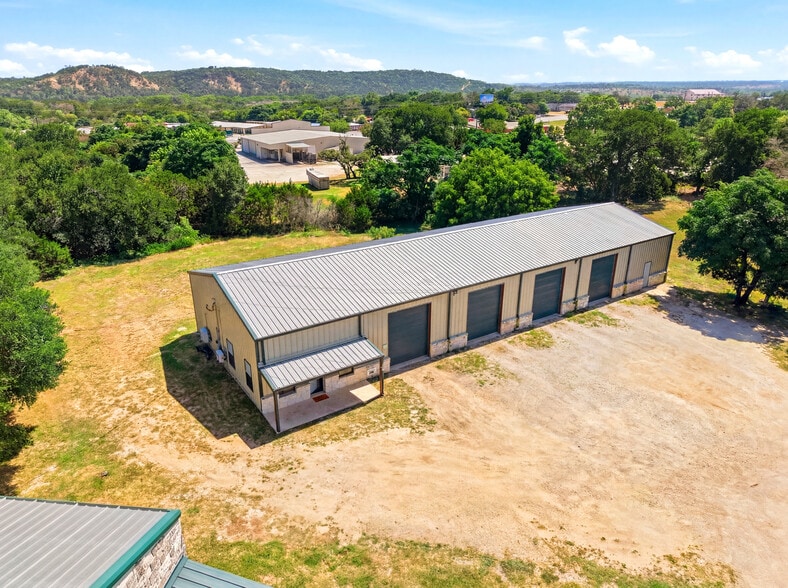 117 Business Dr W, Kerrville, TX à vendre - Photo du bâtiment - Image 2 de 43