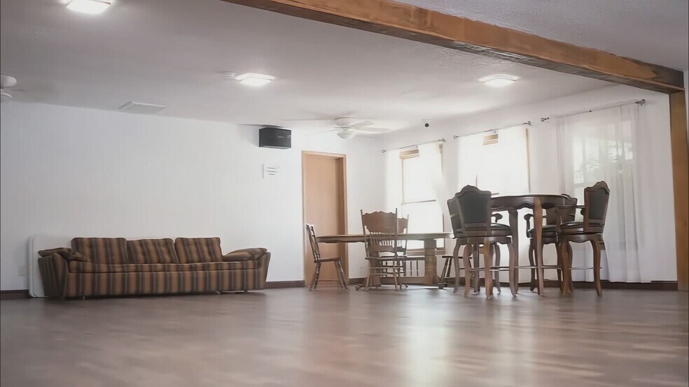 402 Mae Orr St, Enfield, IL à vendre - Vidéo sur l’inscription commerciale - Image 2 de 22