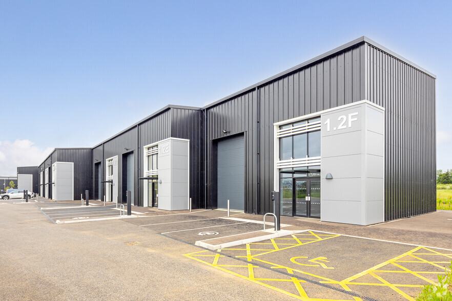 Pride Pky, Sleaford for lease - Building Photo - Image 1 of 5