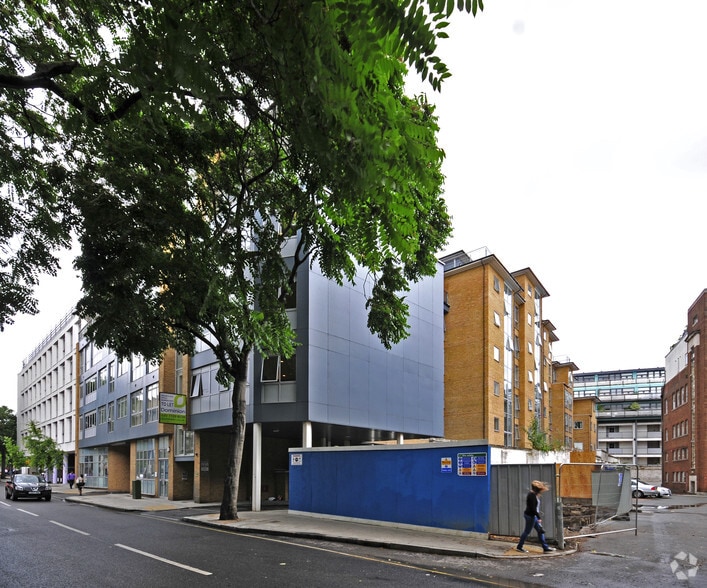 219 Long Ln, Londres à louer - Photo du bâtiment - Image 3 de 5
