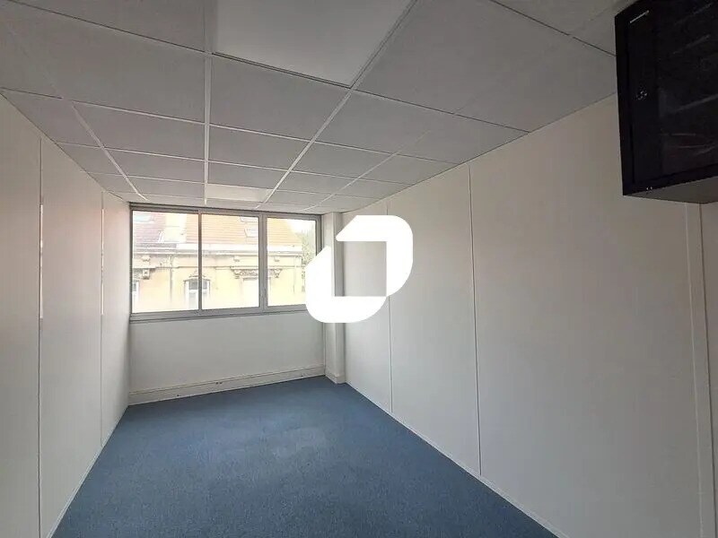 Office in Bordeaux for lease Interior Photo- Image 1 of 10