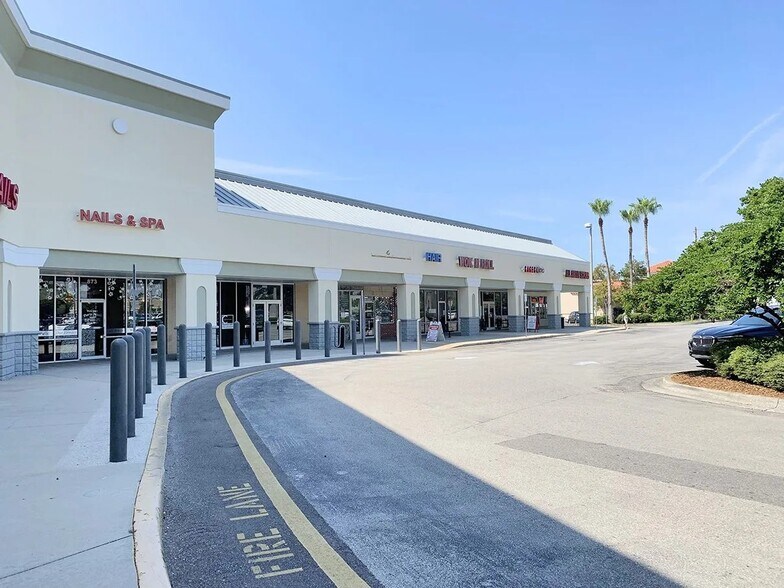 857 W Bay Dr, Largo, FL à louer - Photo du bâtiment - Image 2 de 4