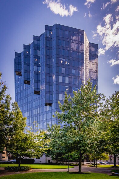 200 Jefferson Ave, Memphis, TN à louer - Photo du bâtiment - Image 2 de 21