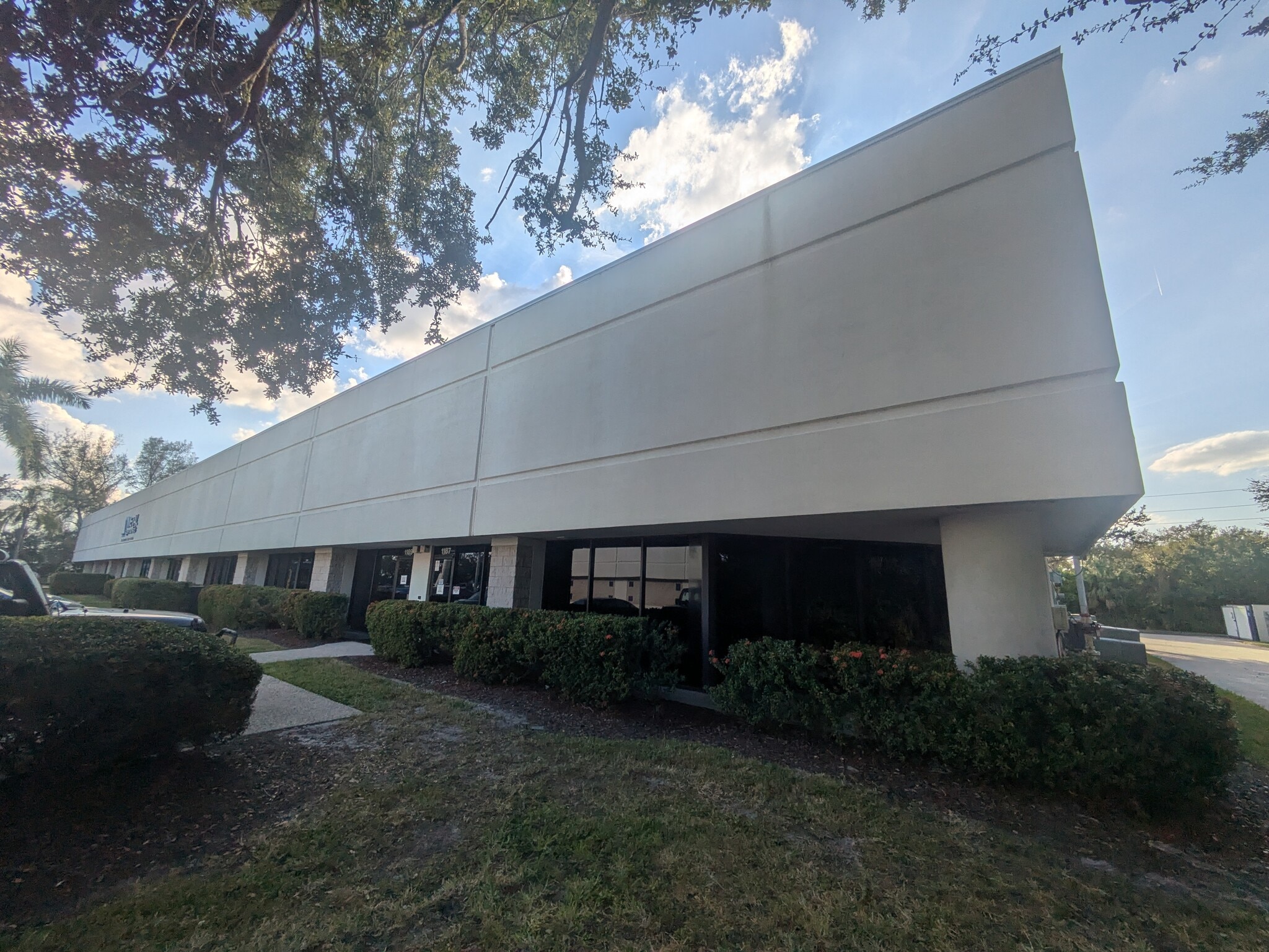 7602-7644 15th St E, Sarasota, FL for lease Building Photo- Image 1 of 19