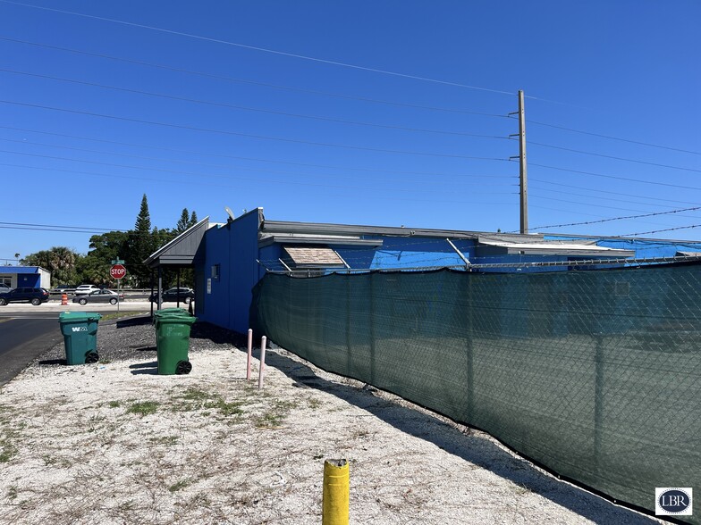 1411 Clearlake Rd, Cocoa, FL for lease - Building Photo - Image 3 of 3