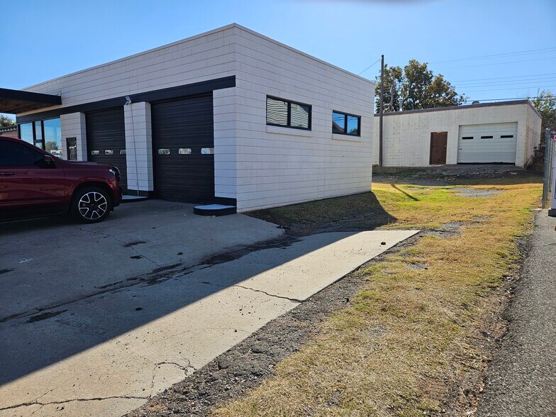 1000 W Main St, Yukon, OK à vendre - Photo du bâtiment - Image 3 de 6