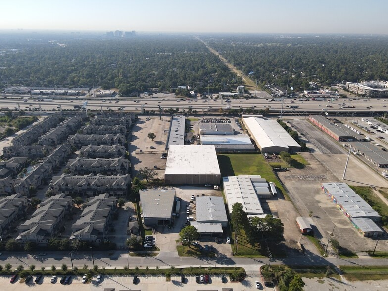 10910 Katy Fwy, Houston, TX à vendre - Photo du bâtiment - Image 3 de 4