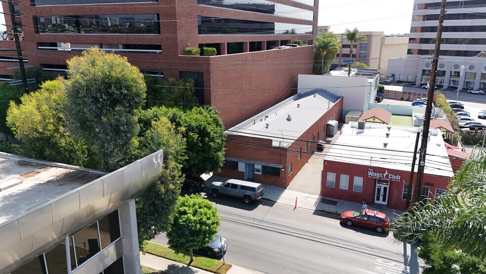 11856 Mississippi Ave, Los Angeles, CA à vendre - Photo du bâtiment - Image 2 de 25