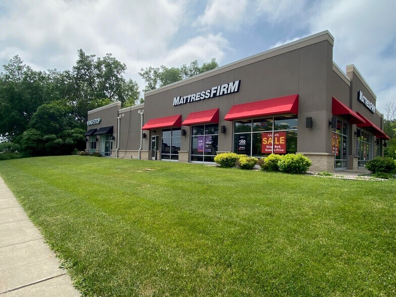 2626 S Oneida St, Green Bay, WI for lease - Building Photo - Image 2 of 8