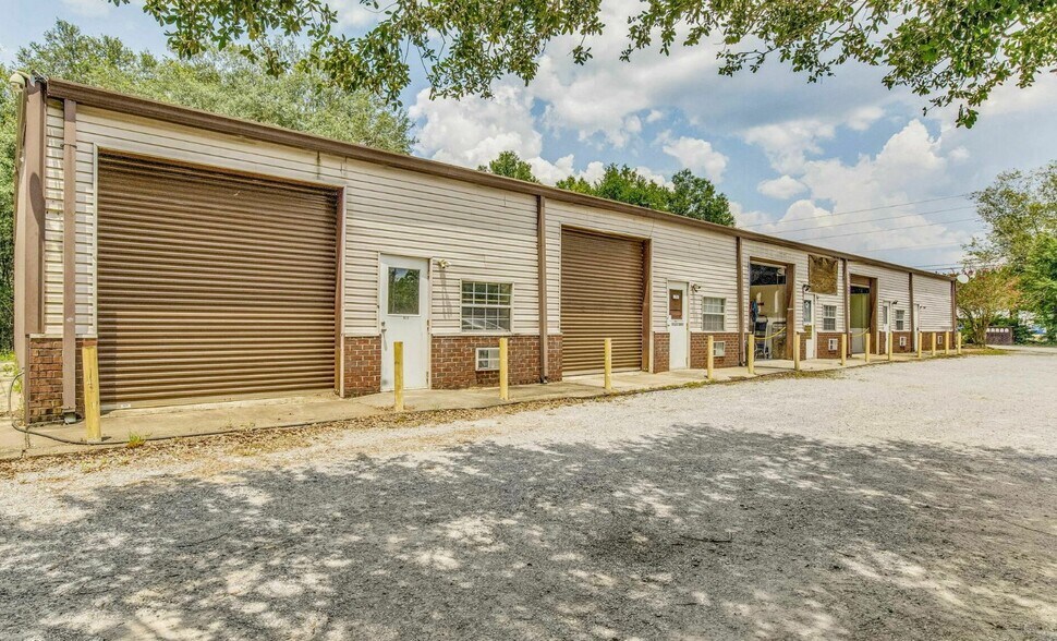 6317-6327 Dogwood Dr, Milton, FL à louer - Photo du bâtiment - Image 2 de 6