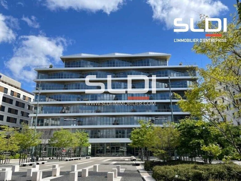 Rue Simone Veil, Vénissieux à louer - Photo du bâtiment - Image 1 de 9