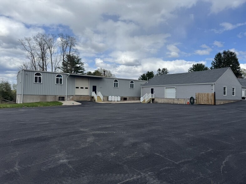 14 Emily Rd, East Windsor, CT à vendre - Photo du bâtiment - Image 3 de 16