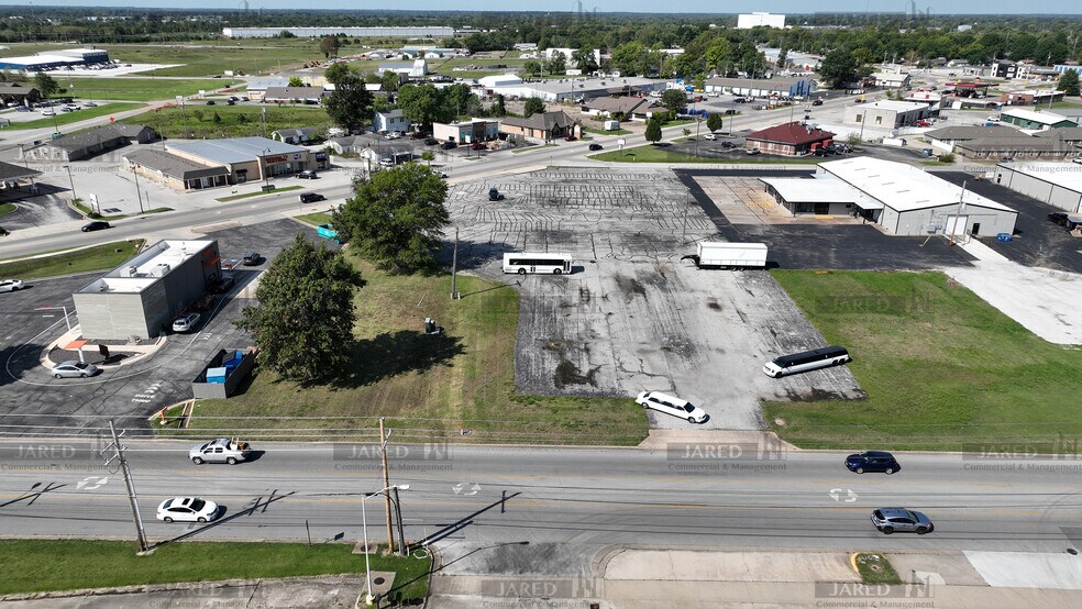 Grand Ave and Fairlawn Ave, Carthage, MO à louer - Photo du bâtiment - Image 3 de 10