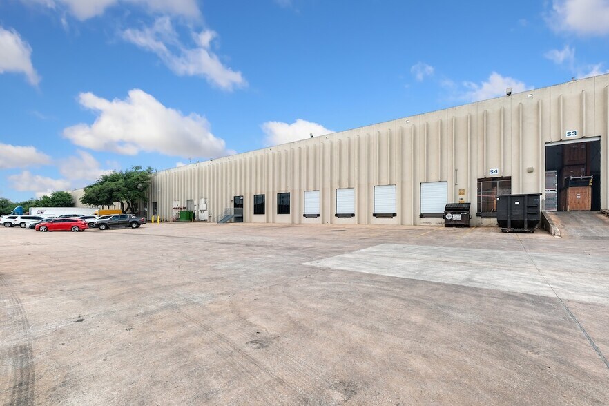12317 Technology Blvd, Austin, TX à louer - Photo du bâtiment - Image 2 de 13
