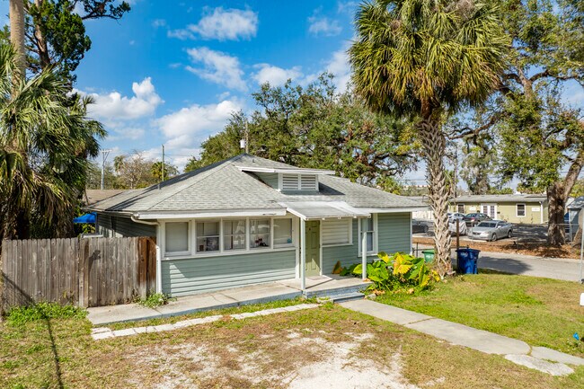 Plus de détails pour 7810 N Van Dyke Plz, Tampa, FL - Multi-résidentiel à vendre