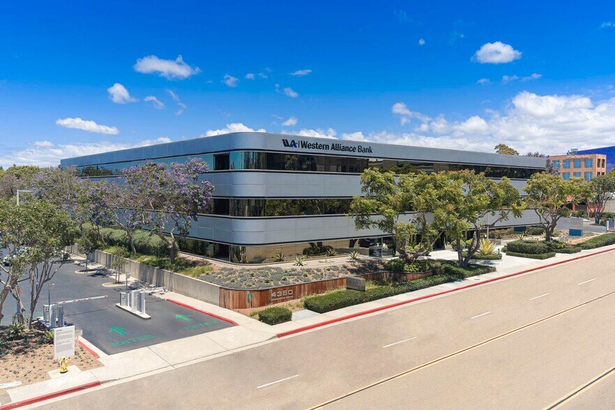 4350 Executive Dr, San Diego, CA à louer - Photo du bâtiment - Image 3 de 3
