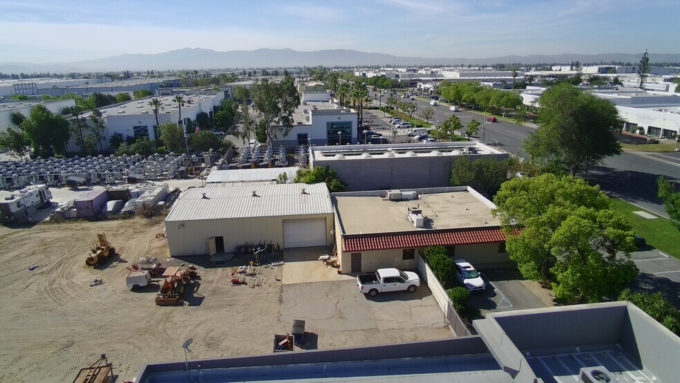 1245 S Grove Ave, Ontario, CA à vendre - Photo du bâtiment - Image 3 de 13