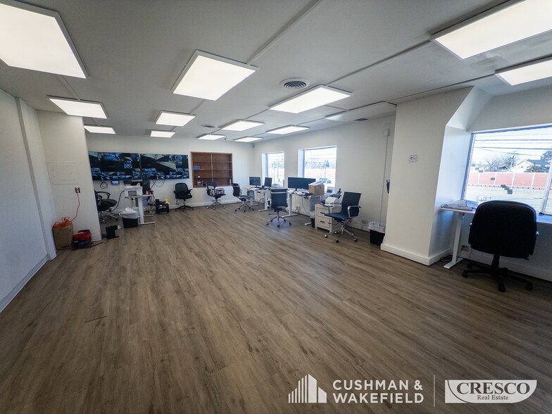 23432-23420 Lakeland Blvd, Euclid, OH à vendre - Photo du bâtiment - Image 2 de 10