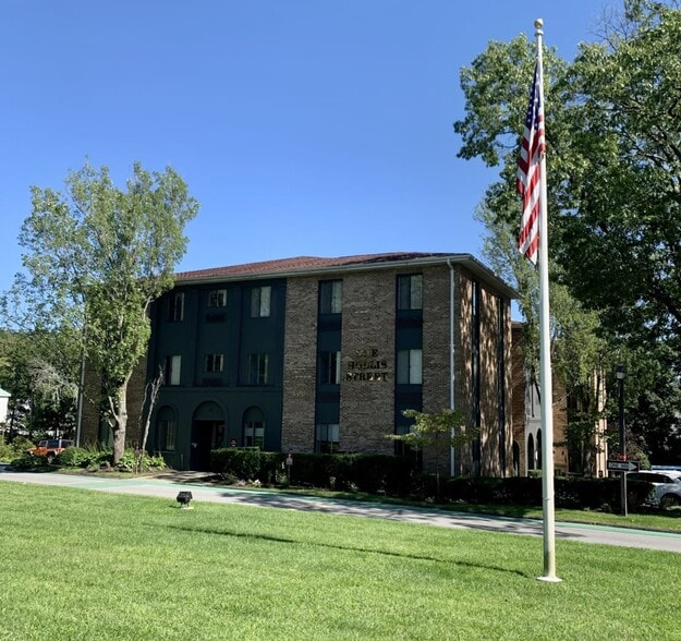 1 Hollis St, Wellesley, MA à louer - Photo du bâtiment - Image 2 de 7