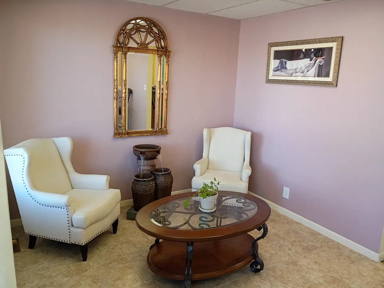 110 S 6th St, Sac City, IA for lease - Interior Photo - Image 2 of 6