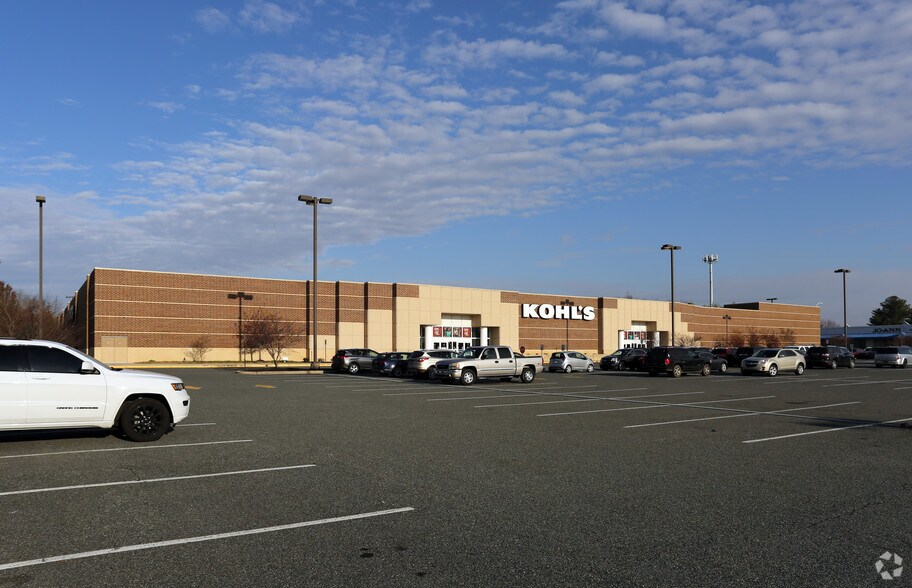 299 N DuPont Hwy, Dover, DE for lease - Primary Photo - Image 1 of 6