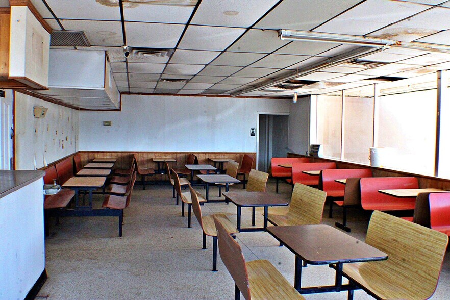 7595 North Loop Dr, El Paso, TX à louer - Photo du bâtiment - Image 3 de 6