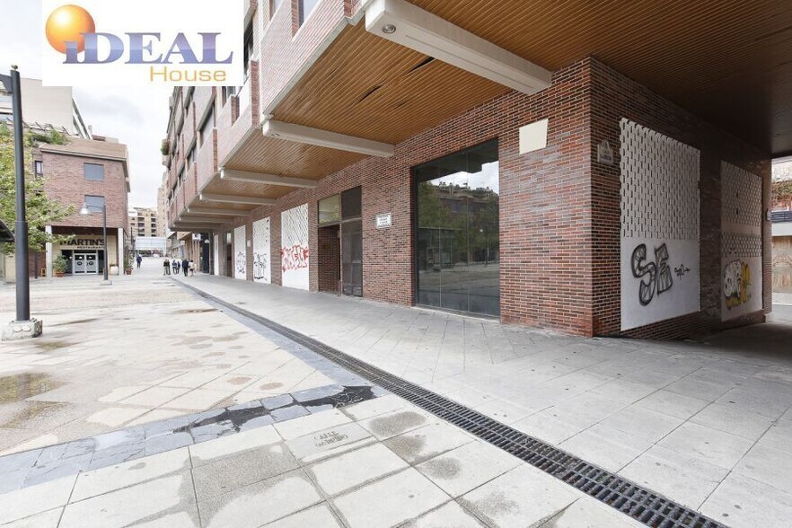 Retail in Granada for sale - Building Photo - Image 3 of 23