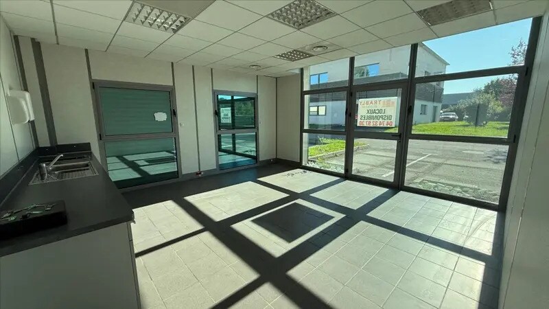 Office in Bourg-en-Bresse for lease - Interior Photo - Image 2 of 10