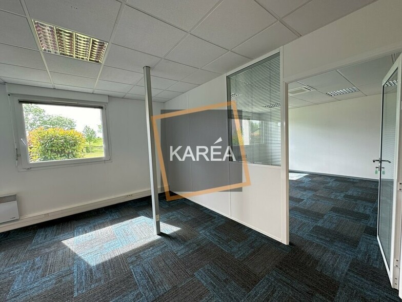 Office in Magny-le-Hongre for lease - Interior Photo - Image 2 of 5