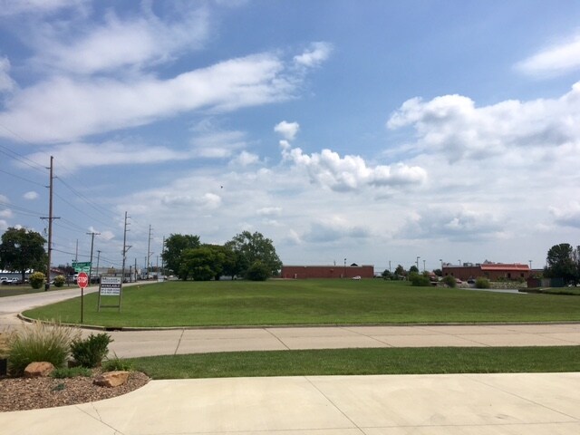 1510 Tutor Lane Evansville In 47715, Evansville, IN à vendre - Photo du bâtiment - Image 1 de 4