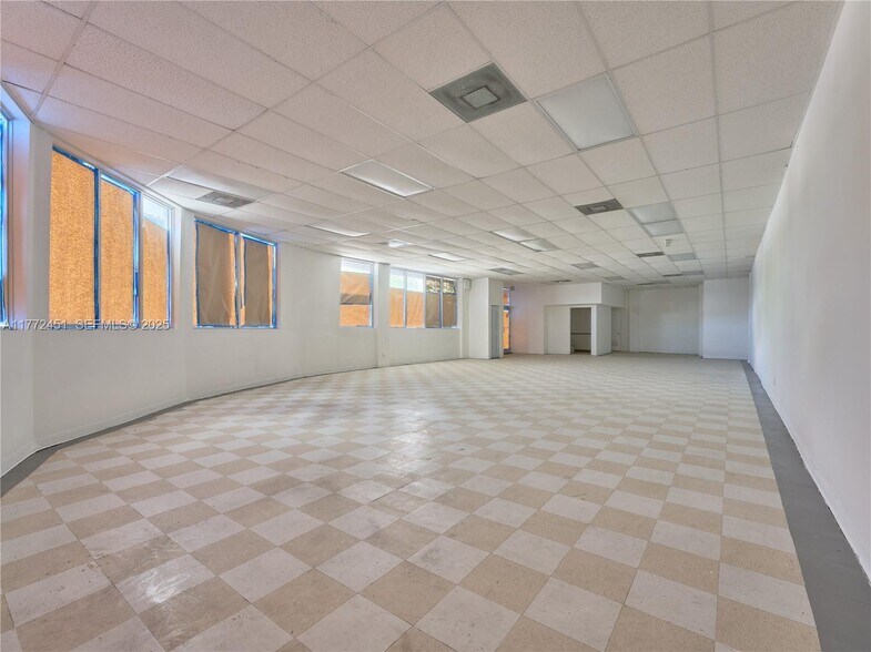 6211 NW 7th Ave, Miami, FL à louer - Photo du bâtiment - Image 2 de 10