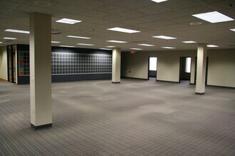 2725 S Moorland Rd, New Berlin, WI à louer Photo du bâtiment- Image 2 de 2