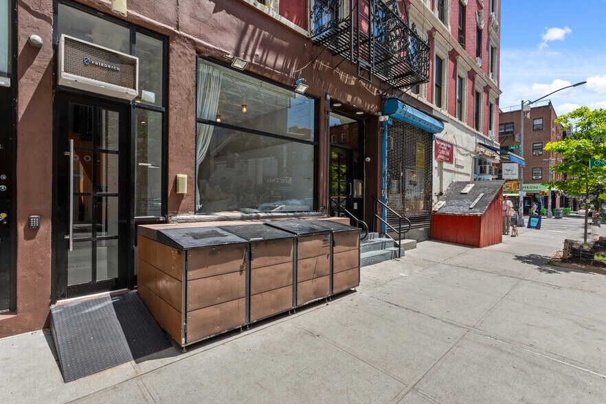 441 E 12th St, New York, NY à louer - Photo du bâtiment - Image 3 de 7