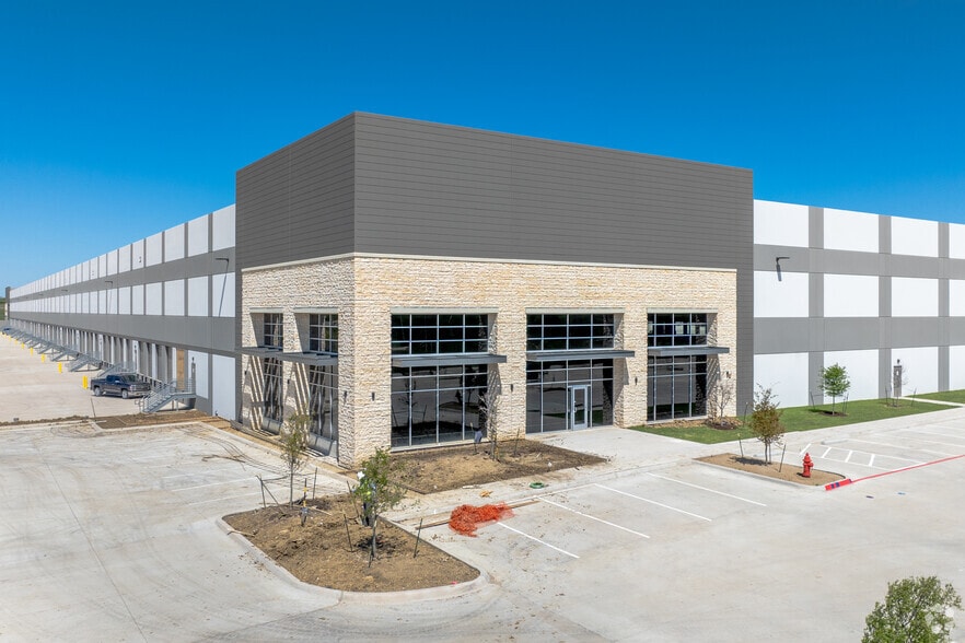 3333 W University Dr, Denton, TX for lease - Primary Photo - Image 1 of 7