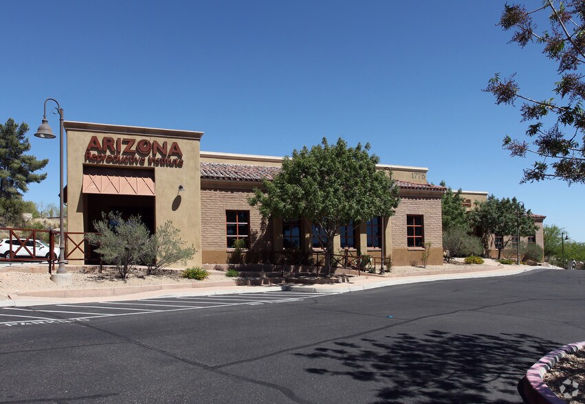 1775 E Skyline Dr, Tucson, AZ à louer - Photo du bâtiment - Image 1 de 5