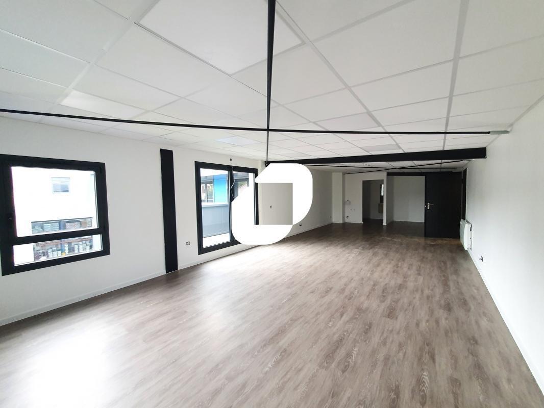 Office in Lagny-sur-Marne for lease Interior Photo- Image 1 of 14