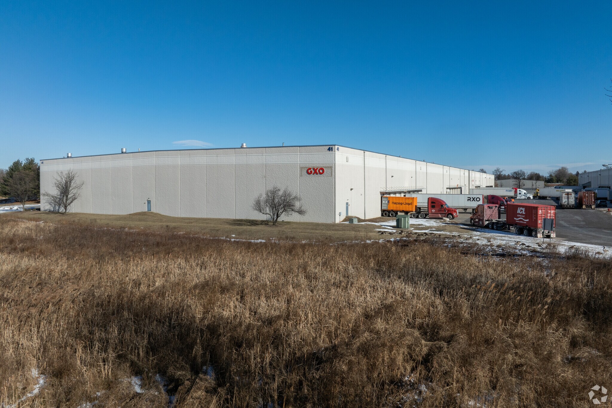 41-43 Runway Rd, Levittown, PA à louer Photo principale- Image 1 de 11