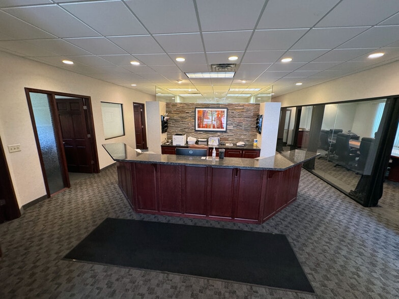 2781 Pilot Knob Rd, Eagan, MN for sale - Interior Photo - Image 3 of 12