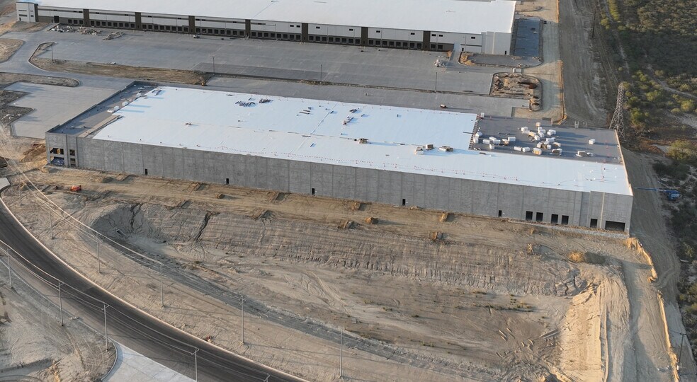 13297 Port Drive, Laredo, TX for lease - Building Photo - Image 3 of 7