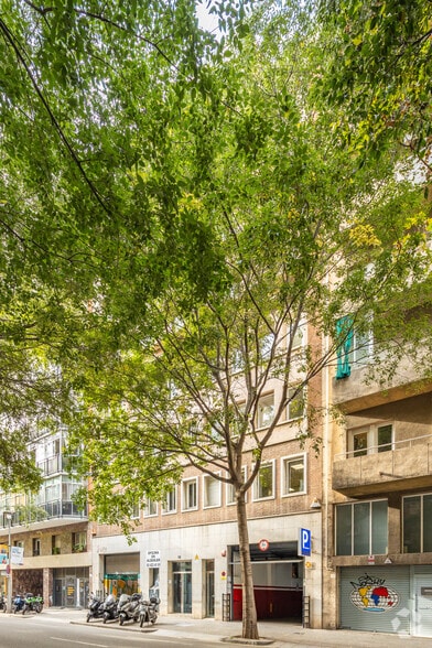 Carrer d'Entença, 95, Barcelona, Barcelona for lease - Building Photo - Image 2 of 4