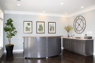 599 W Crossville Rd, Roswell, GA for lease Lobby- Image 2 of 9