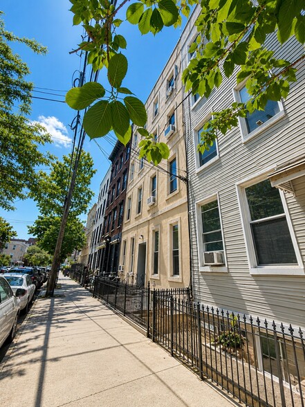 148 N 9th St, Brooklyn, NY à vendre - Photo du bâtiment - Image 2 de 8