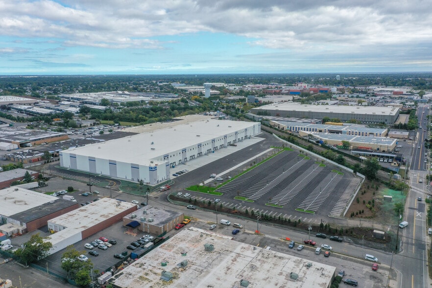 125 New South Rd, Hicksville, NY for lease - Building Photo - Image 3 of 4