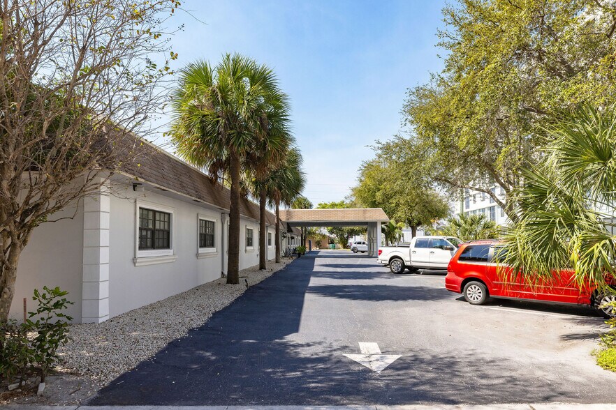 151 SW 1st St, Dania Beach, FL à louer - Photo du bâtiment - Image 3 de 48