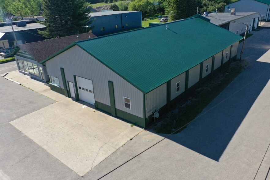 821 W Conway Rd, Harbor Springs, MI for lease - Building Photo - Image 1 of 16