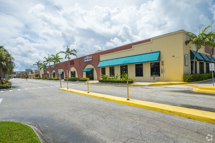 3208-3598 SE Federal Hwy, Stuart, FL for lease - Primary Photo - Image 1 of 4