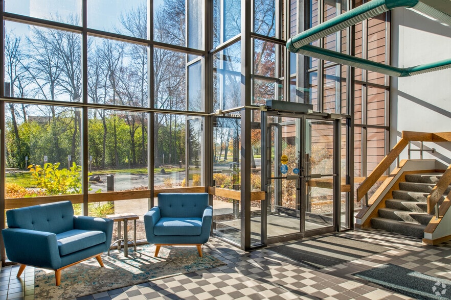2701 International Ln, Madison, WI for lease - Interior Photo - Image 2 of 5