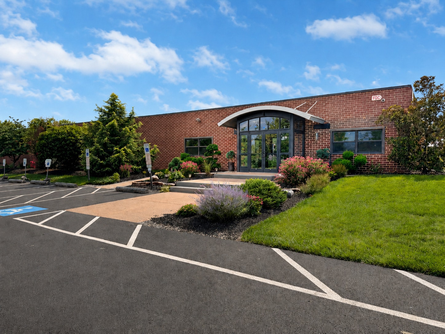101 Friends Ln, Newtown, PA for lease Building Photo- Image 1 of 16