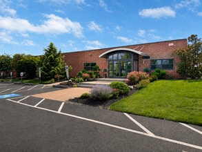 101 Friends Ln, Newtown, PA for lease Building Photo- Image 1 of 16